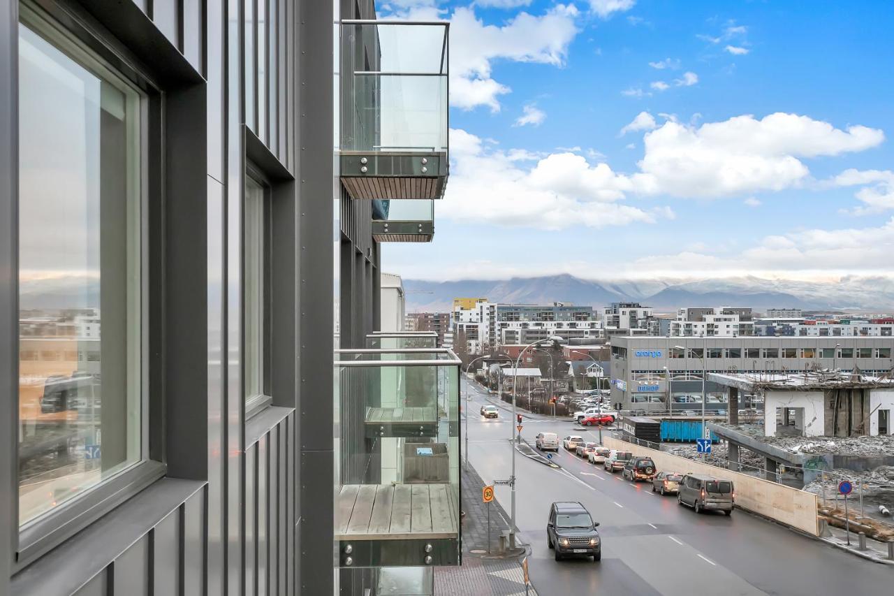 Sunny Central Apartment Reykjavik Bagian luar foto